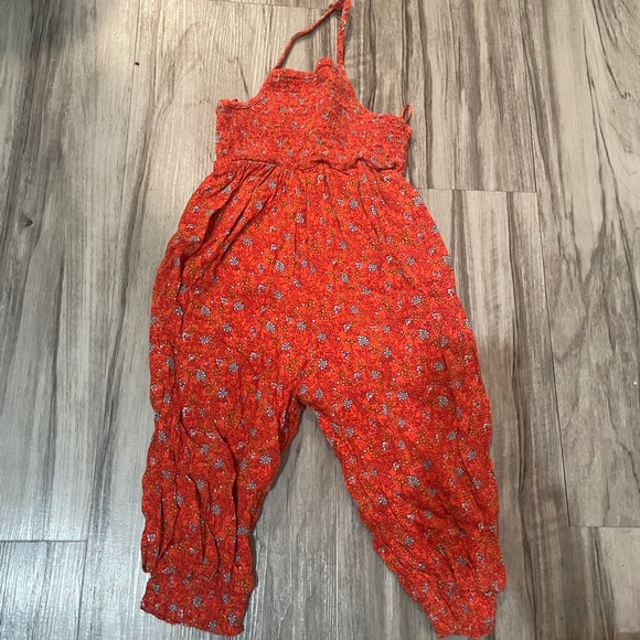 Old navy floral romper - Picture 1 of 4